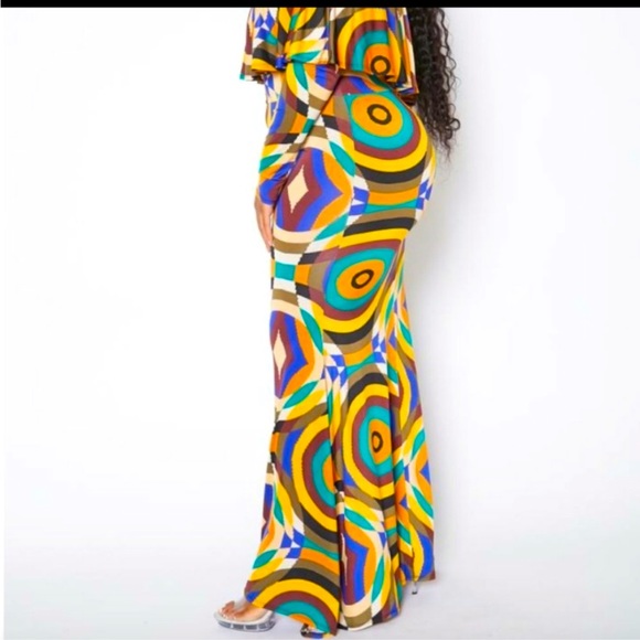 NWOT Off Shoulder Ruffled Retro Maxi Dress 🌹🌹 - Picture 2 of 2